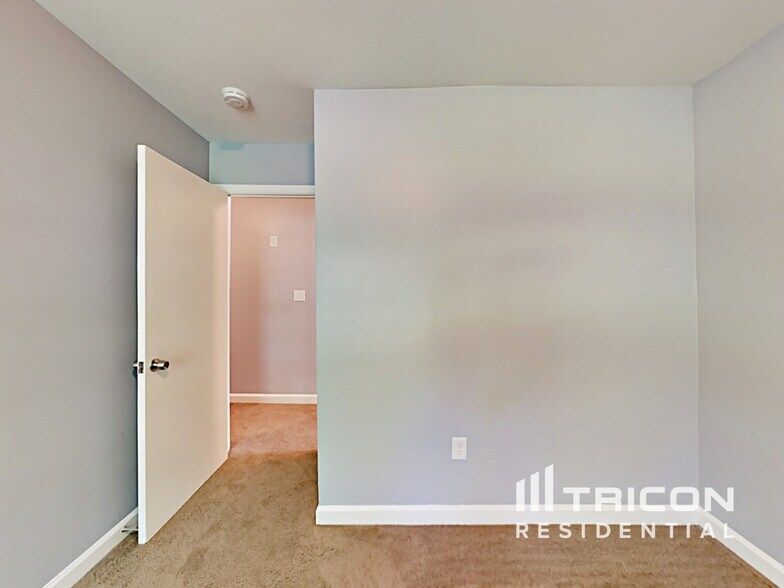 Building Photo - 6520 Farmingdale Dr