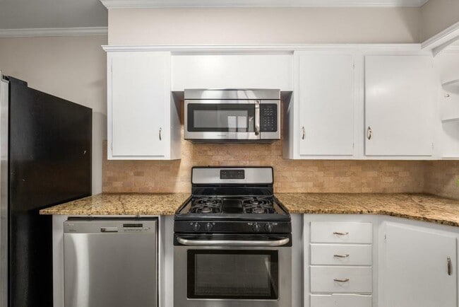 Building Photo - 140 Rumson Rd NE