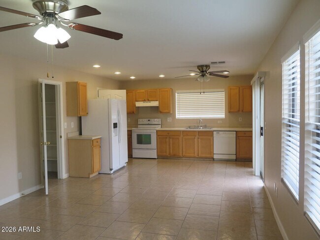 Building Photo - 3331 S Chaparral Rd