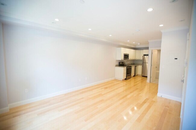 Building Photo - 296 Beacon St