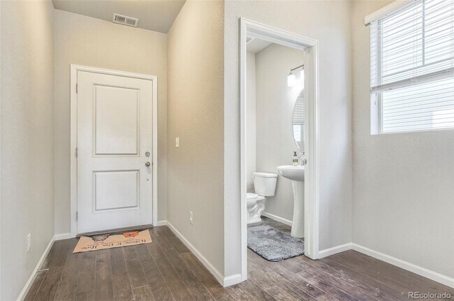 Building Photo - A Gorgeous 3 Bed 3 Bath Home in Desirable ...