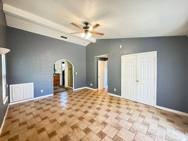 Building Photo - 3 bed/2 ba country home