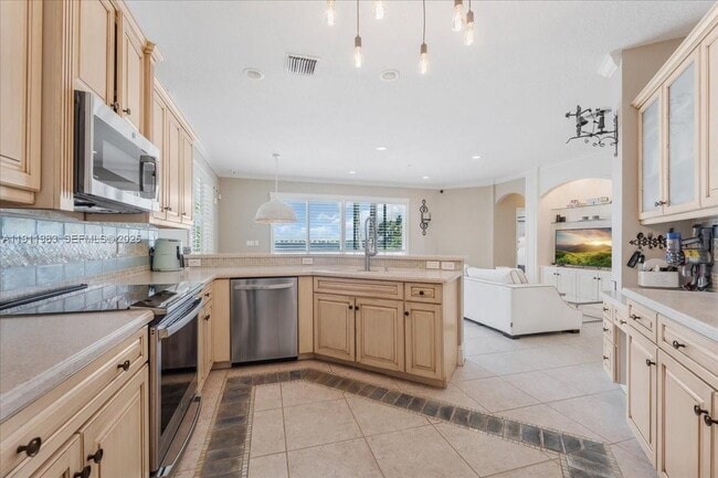 Building Photo - 5235 SW 171st Ave