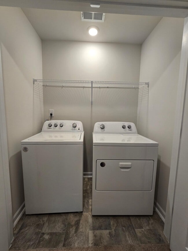 Building Photo - 162 Wall St