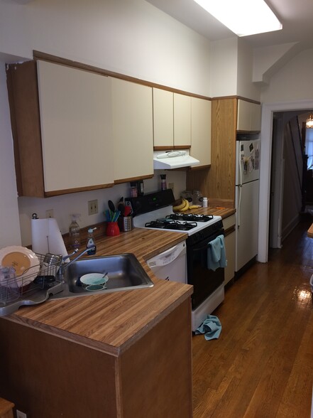 Main Floor Kitchen - 2407 Huidekoper Plz NW