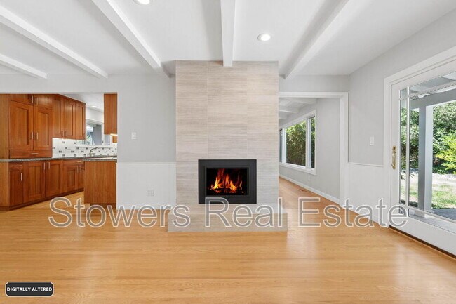 Building Photo - 1099 Larch Ave