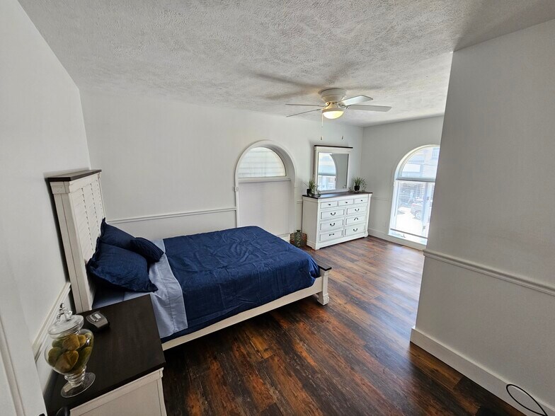 Building Photo - 231 Walnut St