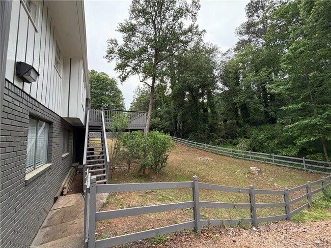 Building Photo - 3336 Camelot Dr NE