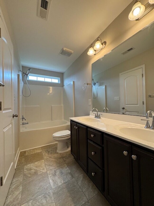 Building Photo - Sensational in Sagewood!