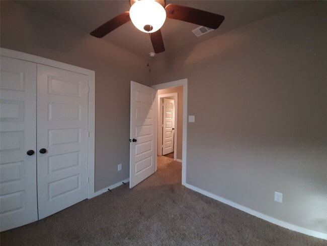 Building Photo - 9733 Grosbeak Ln