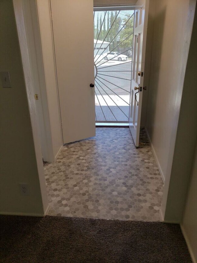 Building Photo - Cul de Sac living on large lot in El Cerrito Heights