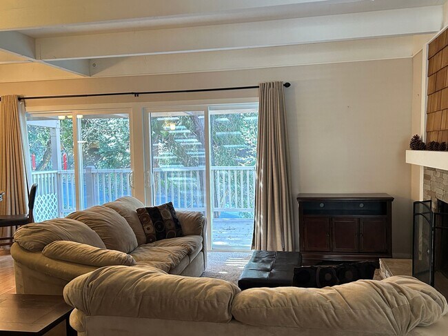 Building Photo - 209 Cool Creek Ln