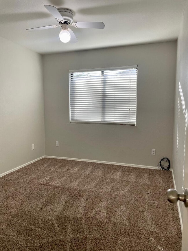 Building Photo - 2422 E Remington Pl