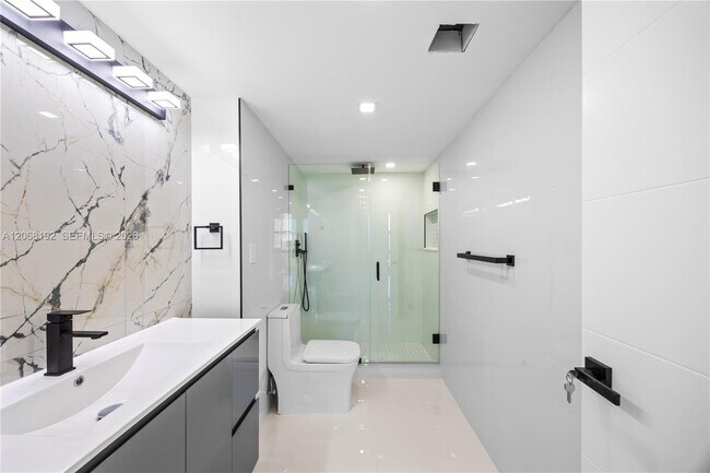 Building Photo - 20379 W Country Club Dr