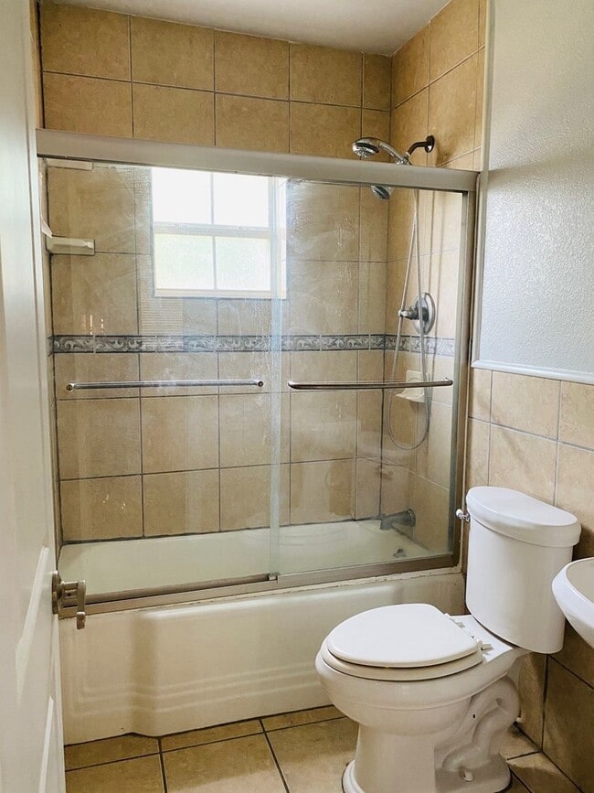 Building Photo - 1926 W Adams St