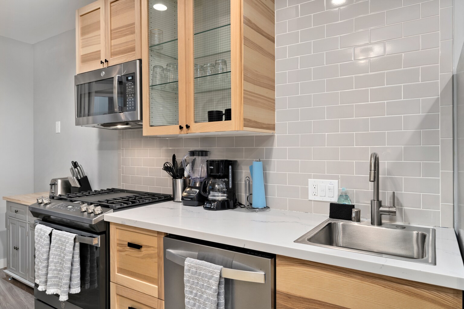 Building Photo - 3228 Broadway