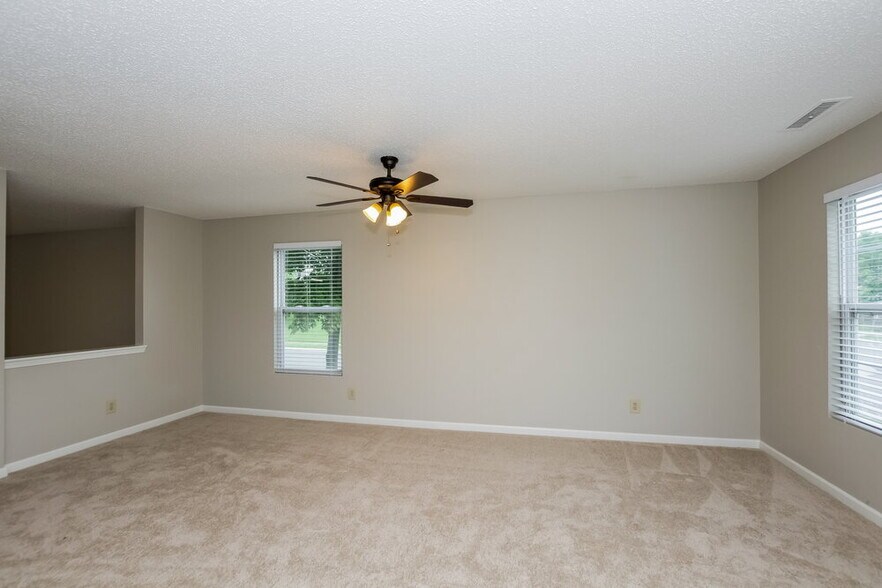 Building Photo - 7029 Maple Park Ln
