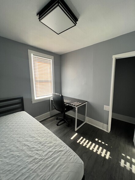 Building Photo - 205 Ashworth Pl