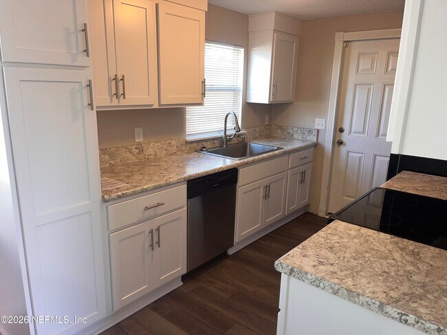 Building Photo - 10901 Hardwick Ln