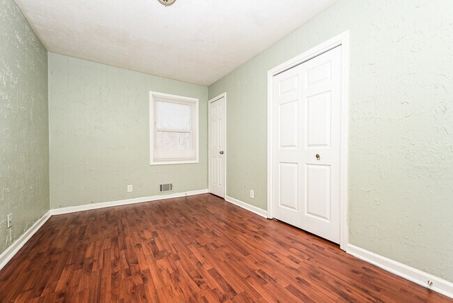 Building Photo - Fantastic 4bd/3ba home! Let yourself in!