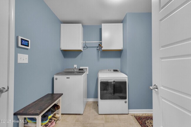 Building Photo - 429 Palisades Way