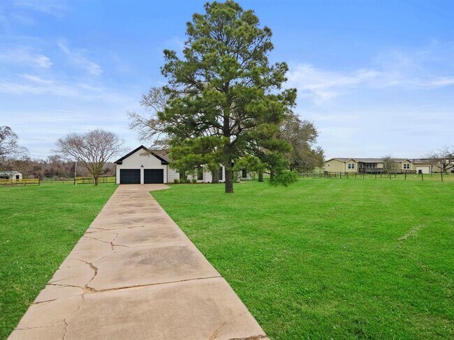 Building Photo - 32826 Rogers Rd