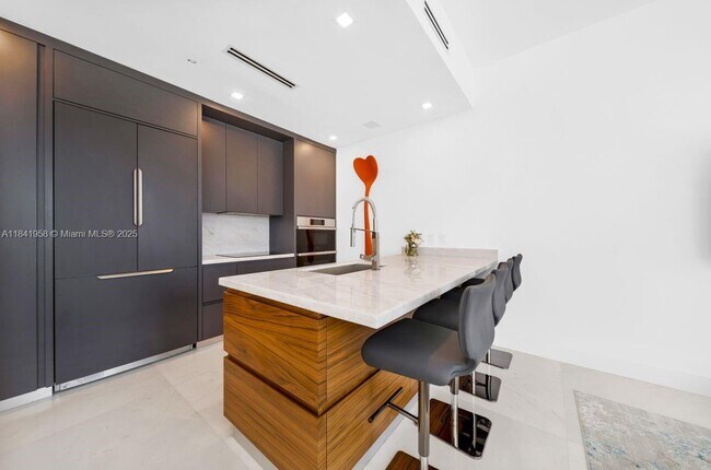 Building Photo - 200 Biscayne Blvd Way