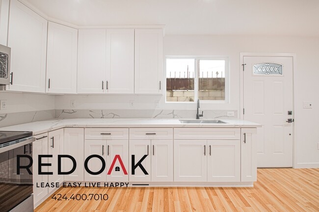 Building Photo - 856 W 47th St