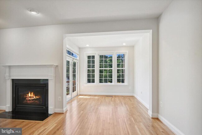 Building Photo - 47581 Royal Burnham Terrace