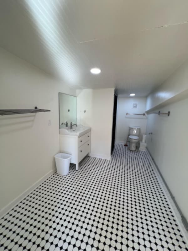 Building Photo - 119 W Main St