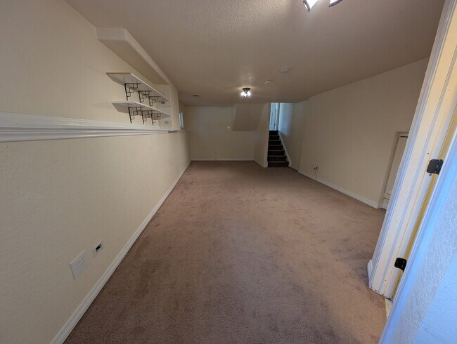 Building Photo - 1175 E Dry Creek Pl