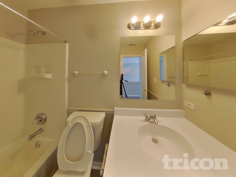 Building Photo - 436 Gloria Ln