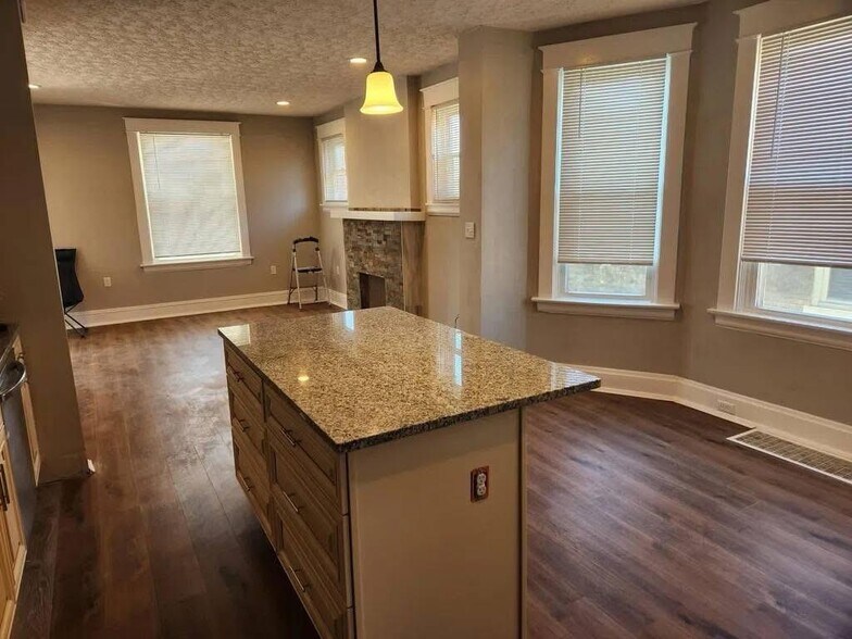 Building Photo - 2242 Buxton Ave