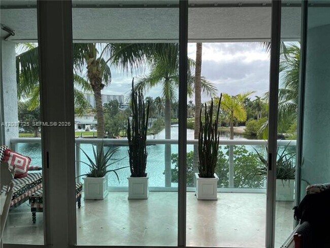 Building Photo - 16500 Collins Ave