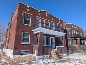 Building Photo - Newly Renovated Two Bed/One Bath