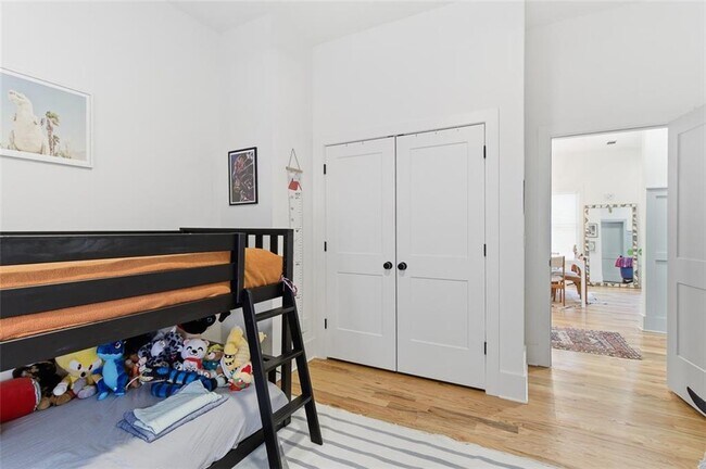 Building Photo - 1030 Kirkwood Ave SE