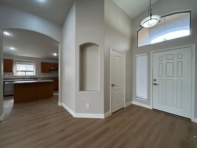 Building Photo - 434 E Chicory Pl
