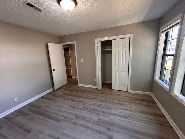 Building Photo - 6109 Geronimo Cir NW