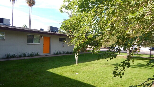 Building Photo - 2103 S Granada Dr