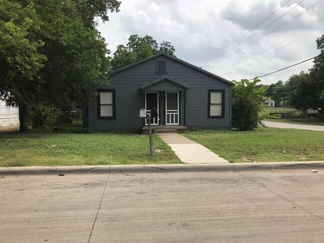Primary Photo - 3300 Hanger Ave
