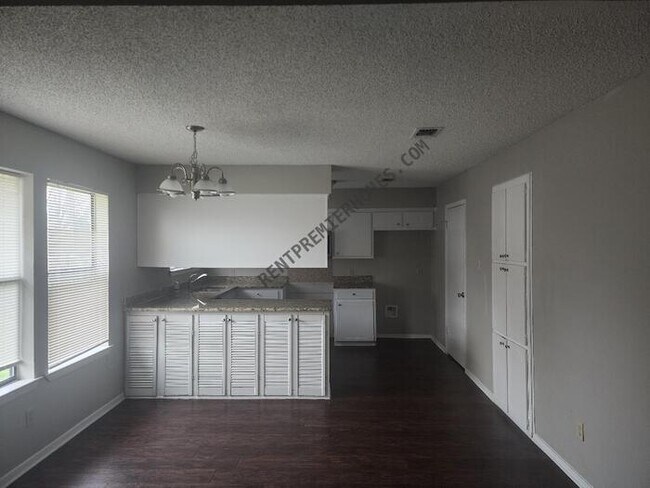 Building Photo - 7258 Church Park Dr
