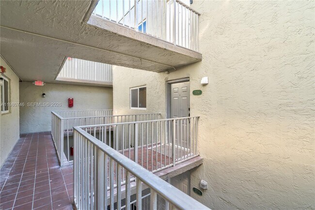 Building Photo - 10000 NW 80th Ct