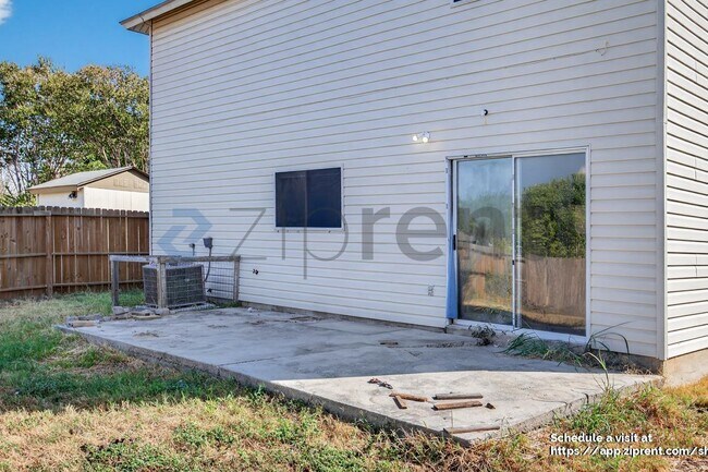 Building Photo - 5515 Champions Hill Dr