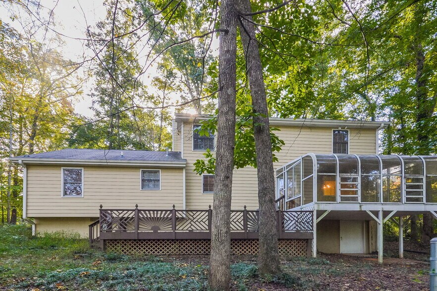 Building Photo - 175 Meadowbrook Dr