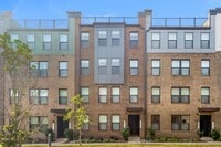 Building Photo - Luxury 3BR/2.5BA Condo w/ Balcony and Rooftop Terrace & Garage – Walk to One Loudoun