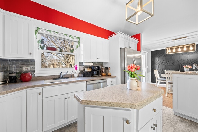 Building Photo - 12755 S Elizabeth Dr