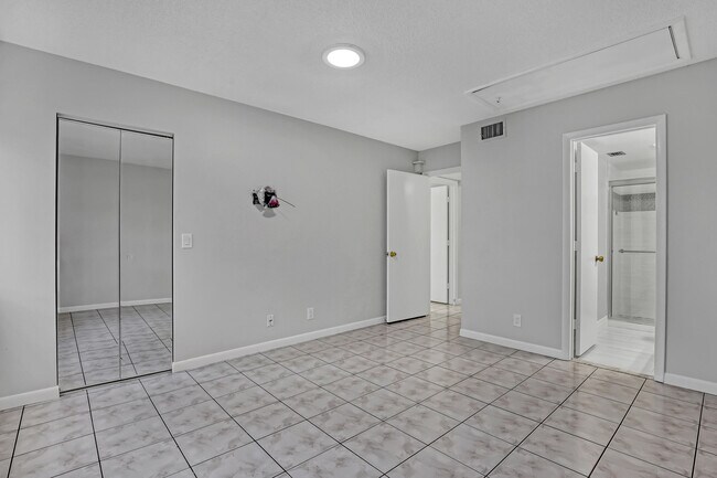 Building Photo - 522 Shady Pine Way