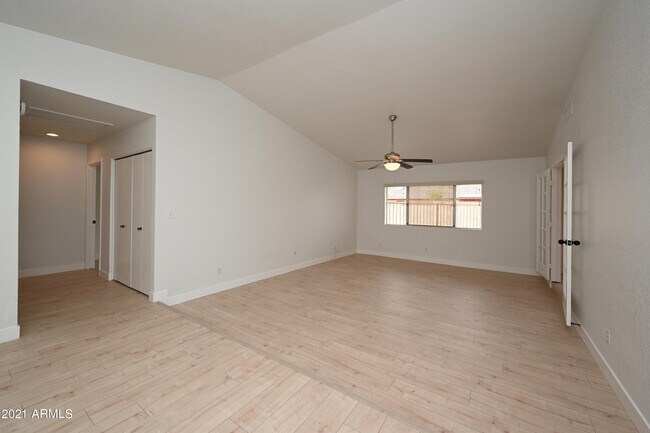 Building Photo - 7301 W Canterbury Dr
