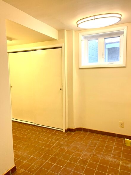 Building Photo - 67 W 5th St