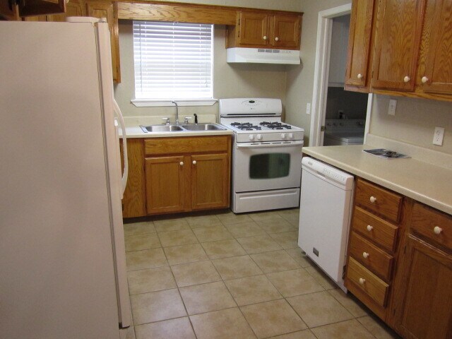 Building Photo - 4029 N Nicklas Ave